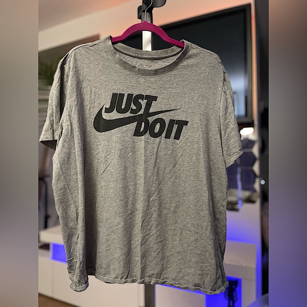 The Nike Tee Just Do It Print Logo shirt